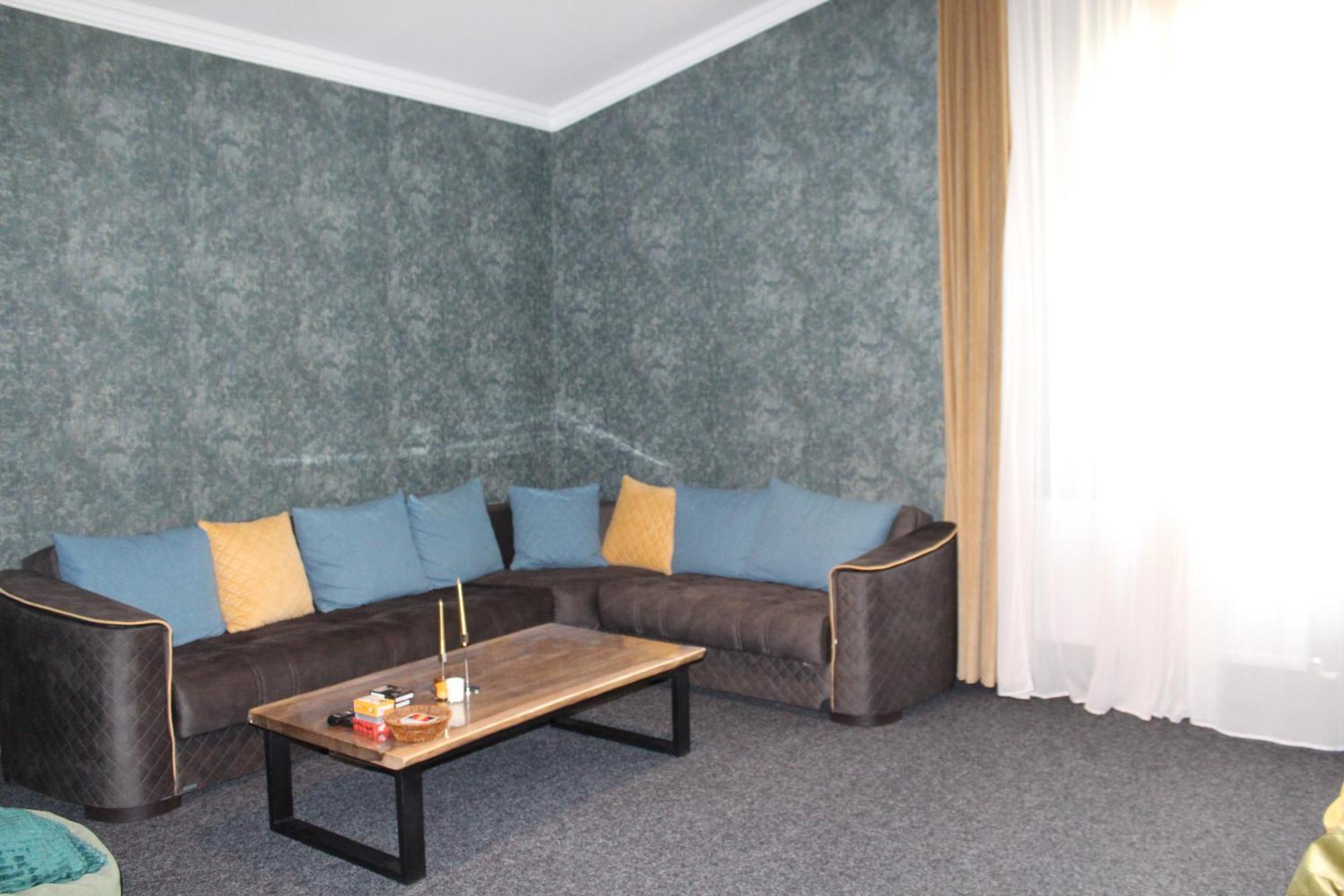 Hotel Eden Mestia Exteriör bild